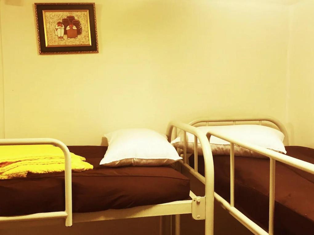 Wisma tamu Mom 2*